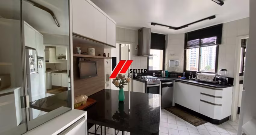 Apartamento Mobiliado de 3 Quartos e 2 vagas para alugar no Centro de Florianópolis