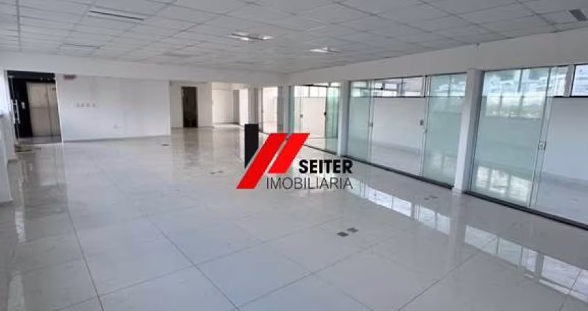 Sala Comercial de Alto Padrão com 300m² e 3 Vagas de Garagem no Córrego Grande, Florianópolis - Sala Para Locação!