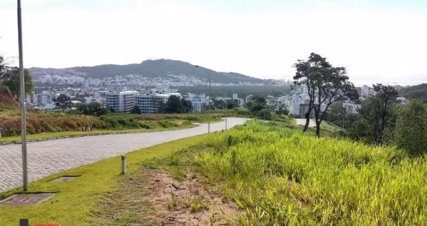 Terreno a venda no bairro Itacorubi com localização previlegiada