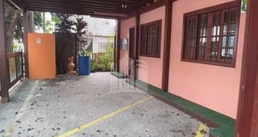 Excelente Casa para Locação Comercial Anual a 300 metros da Av Brasil no centro de Balneário Camboriú !