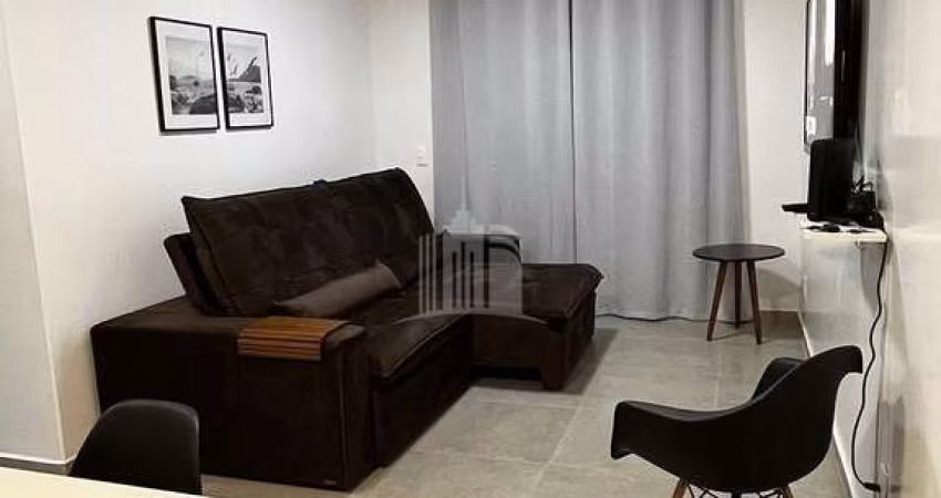 Apartamento Completamente Reformado e Mobiliado, Quadra Mar
