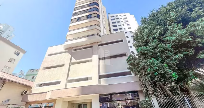 Apartamento com 3 dormitórios sendo 1 suíte e 2 vagas de garagem no centro em balneário camboriú