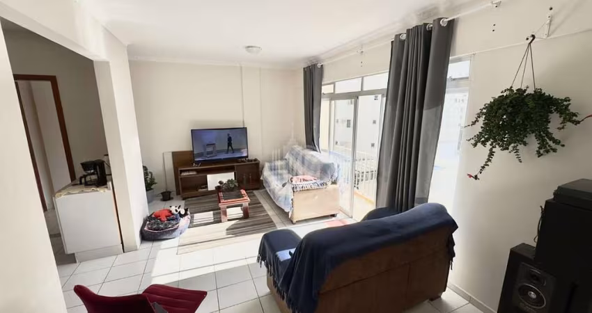 Apartamento com 3 dormitórios sendo 1 suíte e 1 vaga de garagem no Centro em Balneário Camboriú
