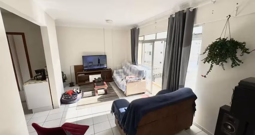 Apartamento com 3 dormitórios sendo 1 suíte e 1 vaga de garagem no centro em balneário camboriú