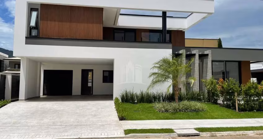 Casa Alto Padrão no Caledônia entre o mar e as Montanhas