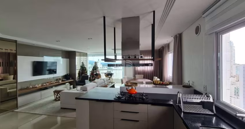 Lindo Apartmento com 03 Suítes e 03  vagas a poucos metros do mar