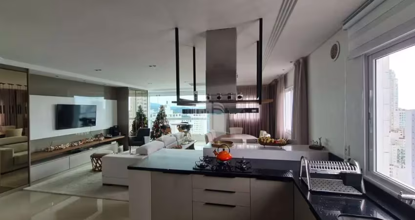 Lindo apartmento com 03 suítes e 03  vagas a poucos metros do mar