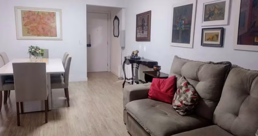 Apartamento com 2 dormitórios sendo 1 suíte e 1 vaga de garagem no Centro de Balneário Camboriú