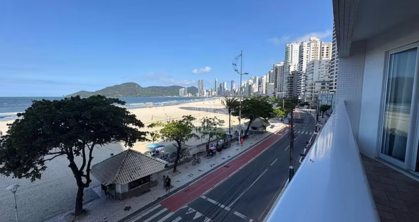 Apartamento Frente mar de Balneário Camboriú no Edifício Acapulco