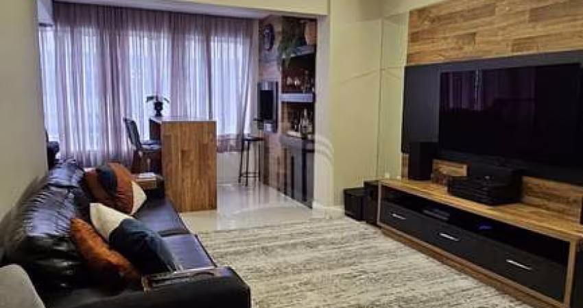 03 dormitórios, no Centro de Balneário Camboriú, Reformado e Mobiliado