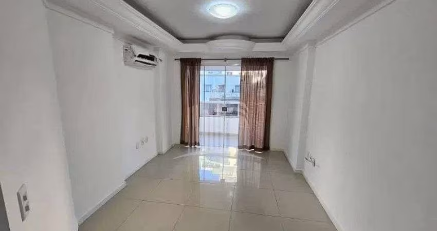 Apartamento com 3 quartos sendo 1 suíte e 2 vagas de garagem quadra mar Balneário Camboriú