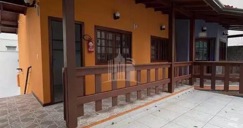 Excelente sobrado a venda a 150 metros da av. brasil no centro de balneário camboriú