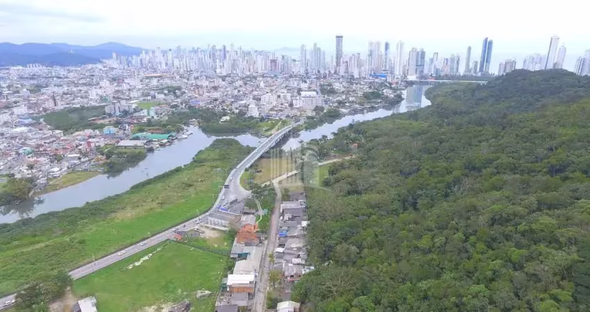 Terreno à venda na Rua Santo Amaro, Nova Esperança, Balneário Camboriú