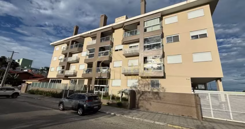 Apartamento com 01 quarto em condomínio novo com piscina e ótima localização em Canasvieiras