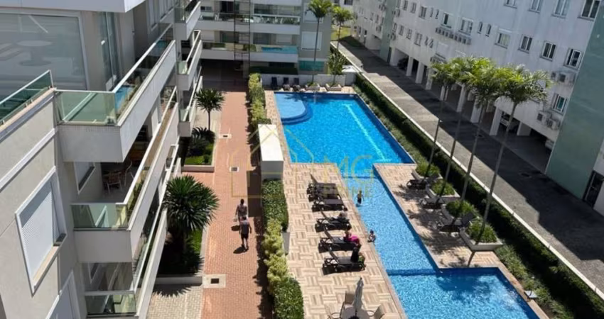 Apartamento com 02 dormitórios em condomínio a apenas 50 metros do mar