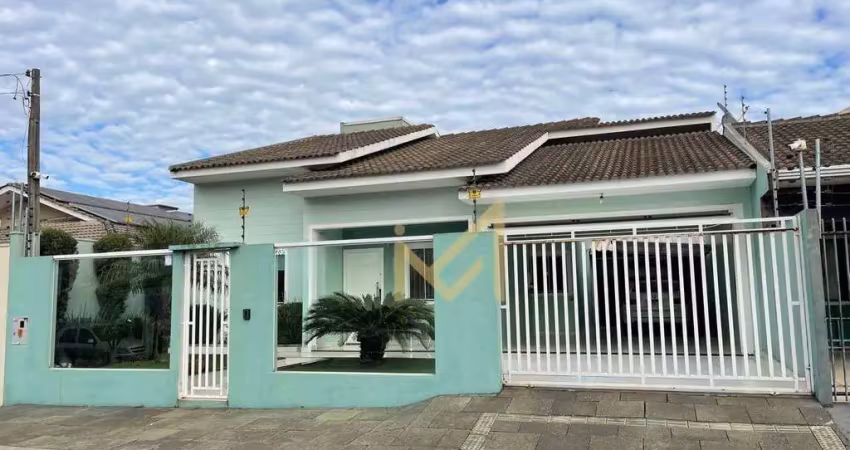 Casa a venda Com Piscina no bairro Pioneiros Catarinenses 1 SUITE e 2 quartos - Area Gurmet completa.
