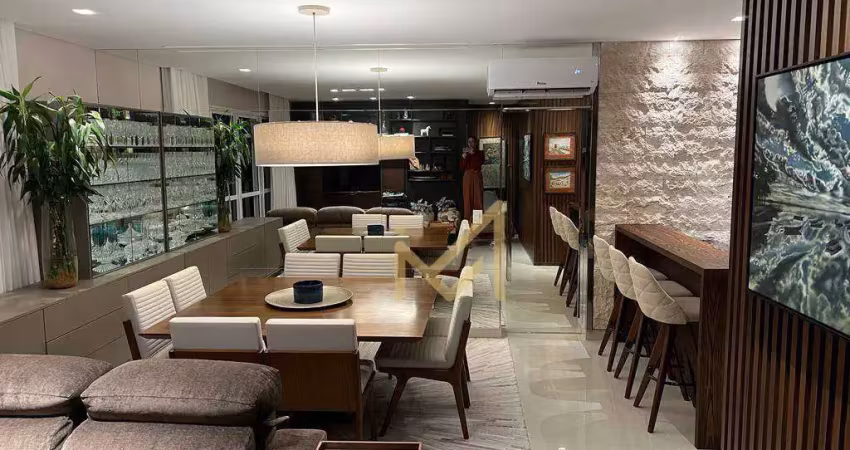 Apartamento alto padrão no centro – totalmente mobiliado- 2 quartos e 1 suite - area de lazer completa.