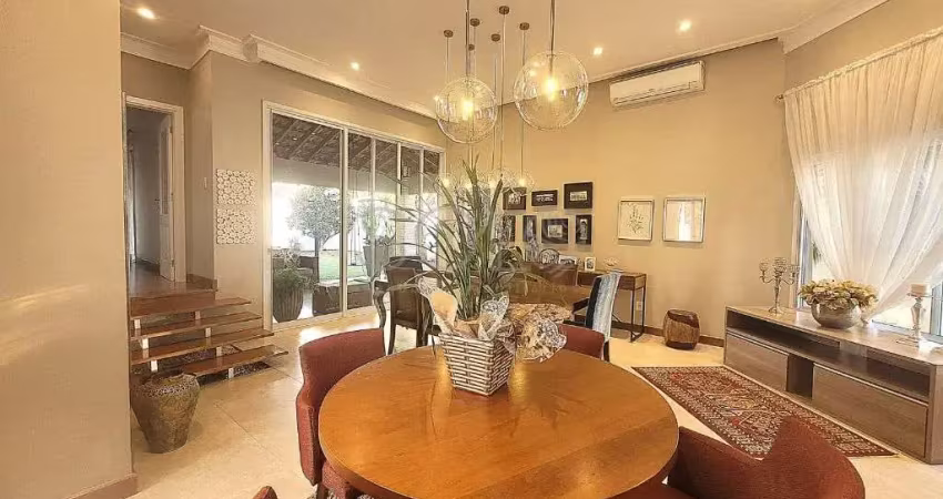 CASA IMPECAVEL  EM CONDOMINIO DE ALTO PADRAO