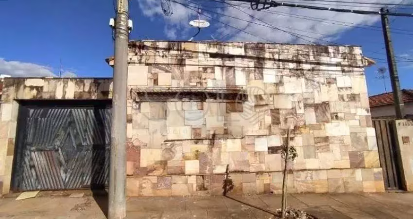 OPORTUNIDADE DE INVESTIMENTO - CASA COM 03 DORMITORIOS