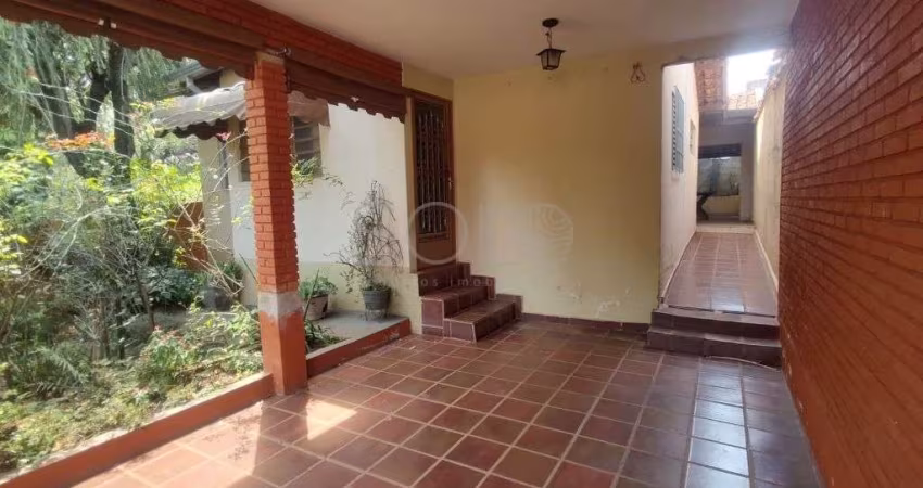 LINDA CASA DE ESQUINA - A 5 MINUTOS DO CENTRO