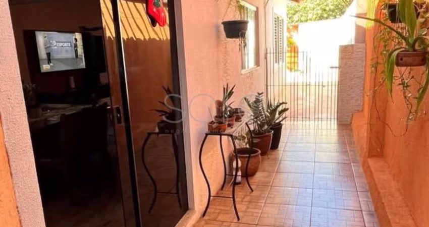 Ótima casa a venda com 3 dormitórios, 1 suíte e piscina