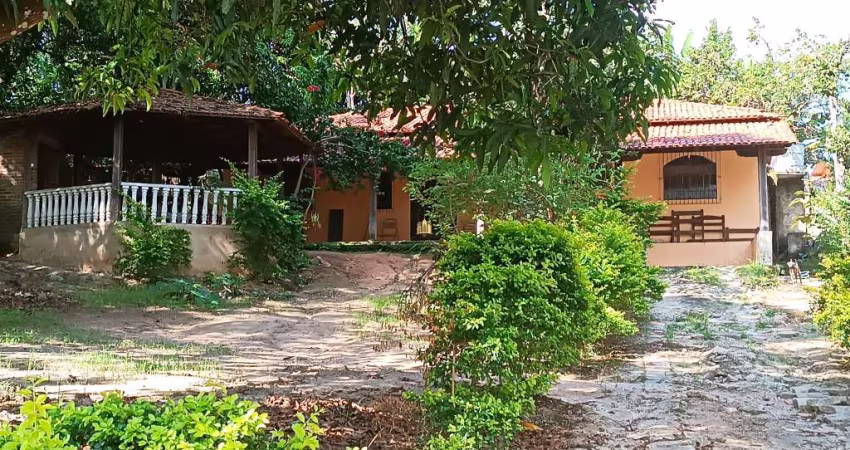 Oportunidade! Sitio Comercial de 1.000m² em Esmeraldas-MG, Cidade Jardim: 4 quartos, 2 banheiros, 2 vagas. Agende sua visita!