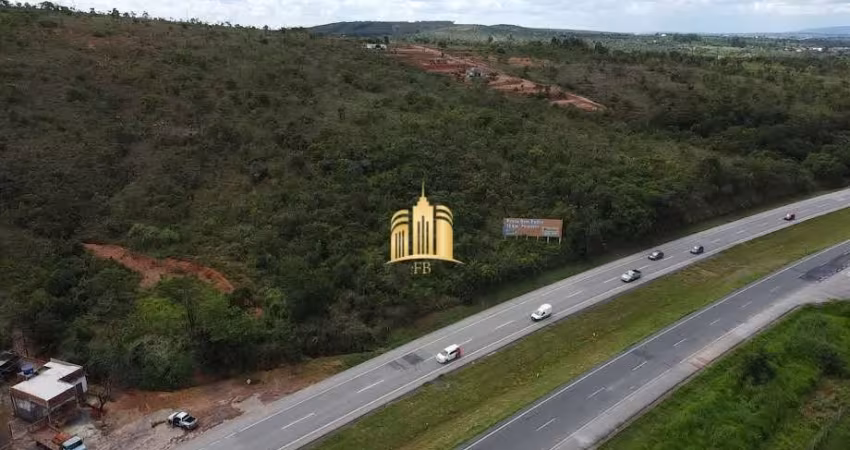 Oportunidade de Investimento: Terreno de 21.000m² no Centro de Caetanópolis-MG às margens da BR-040, topografia excelente. Aproveite!