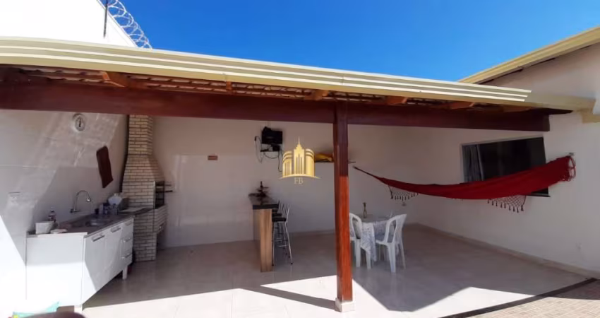 Imperdível oportunidade de adquirir sua casa em Esmeraldas-MG, no bairro São Pedro: 3 quartos, 1 sala, 1 banheiro, garagem!