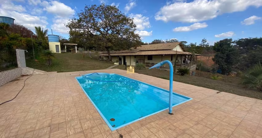 Oportunidade! Sitio à venda em Esmeraldas/MG, no bairro Águas Nascentes. 4 quartos, 1 suíte, 2 salas, 2 banheiros, 2 vagas de garagem, 6.500,00 m² de área. Venha conferir!
