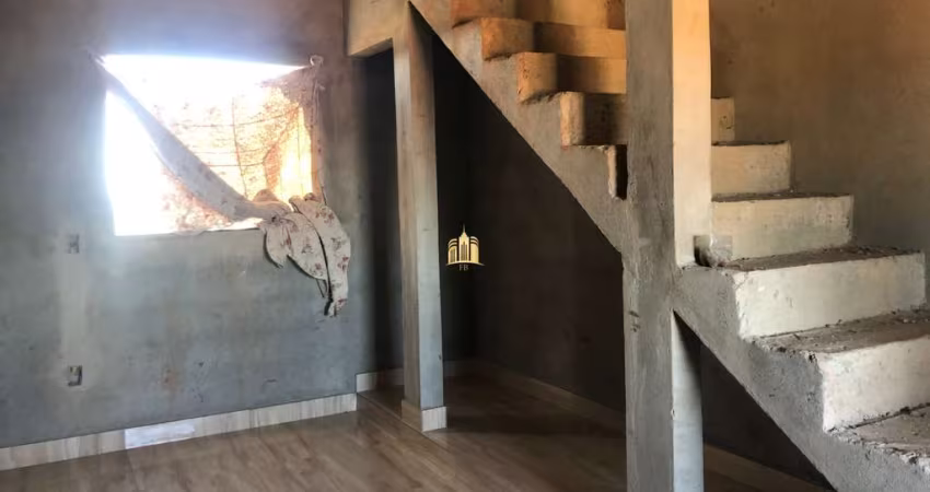 Casa à venda em Esmeraldas-MG, bairro Recanto do Passaredo! 2 quartos, 1 sala, 1 banheiro, garagem para 2 carros, 100m².