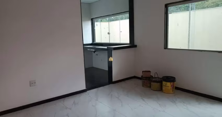 Casa à venda em esmeraldas-mg, bairro floresta encantada: 2 quartos, 1 suíte, 1 sala, 2 banheiros, 1 vaga, 65m².