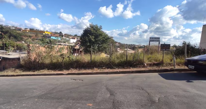Terreno à venda em Esmeraldas-MG - Bairro Novo Retiro: 360m² de área!