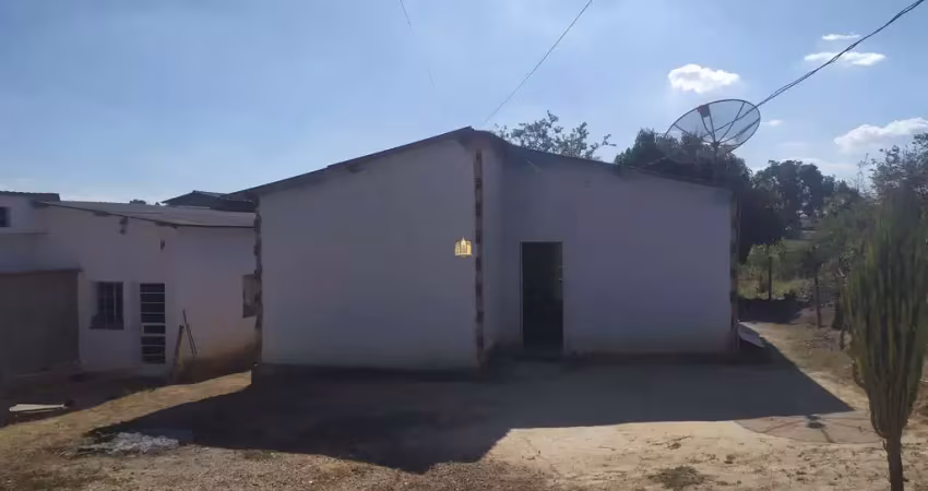 Casa à venda em esmeraldas-mg, cidade jardim: 2 quartos, 1 sala, 1 banheiro, 1 vaga de garagem - 60,00m² de área.