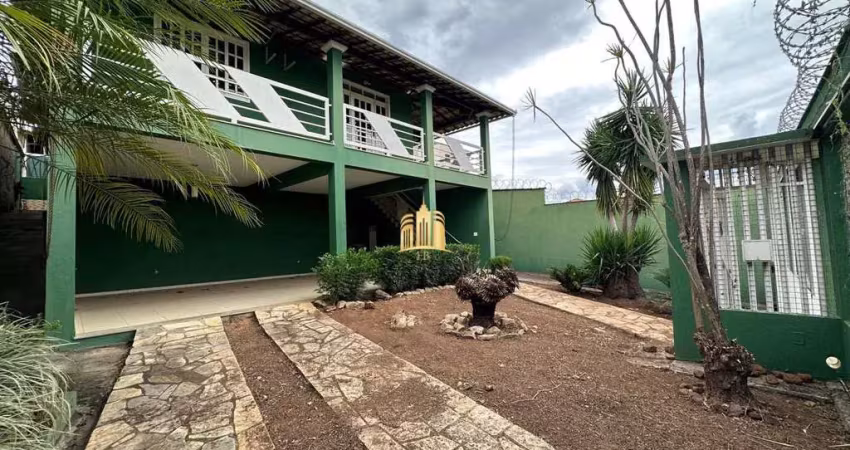 Mansão de alto padrão no bairro belvedere - casa à venda em esmeraldas-mg - 4 quartos, 1 suíte, 2 salas, 2 banheiros, 4 vagas - 275m²