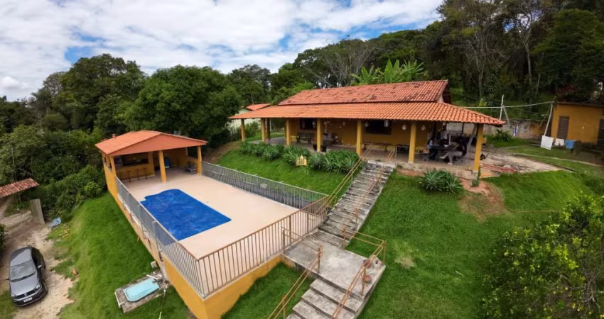 Sítio à venda em Esmeraldas-MG, bairro Bambus: 3 quartos, 1 sala, 2 banheiros, 4 vagas de garagem, 1.252,00 m² de área.