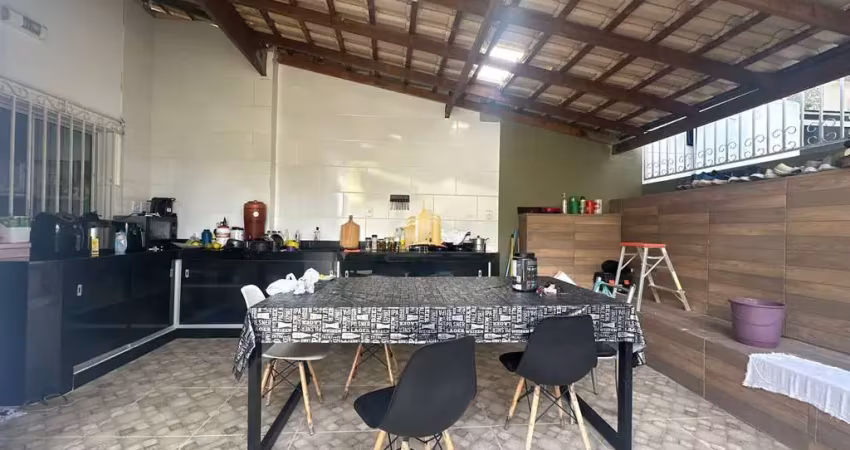 Imperdível oportunidade! casa à venda em esmeraldas-mg, bairro nova esmeraldas, com 3 quartos, 1 sala, 2 banheiros, 1 vaga de garagem, 180,00 m².