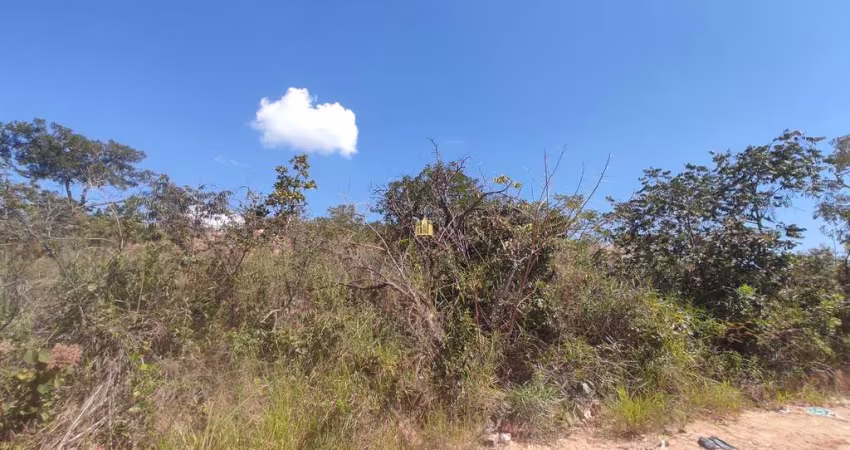 Terreno à venda em Esmeraldas-MG, bairro Fernão Dias, com 450,00 m² de área!