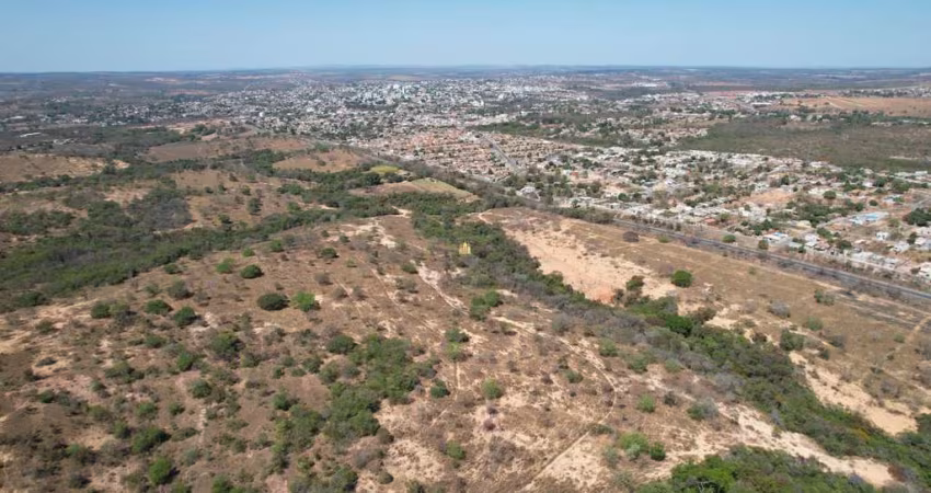 Fazenda à Venda em Curvelo - 215,48 Hectares, Pastagem, Casa Sede, Curral e Lagoa com 2.700m de Frente para Avenida Bias Fortes | R$33.000.000