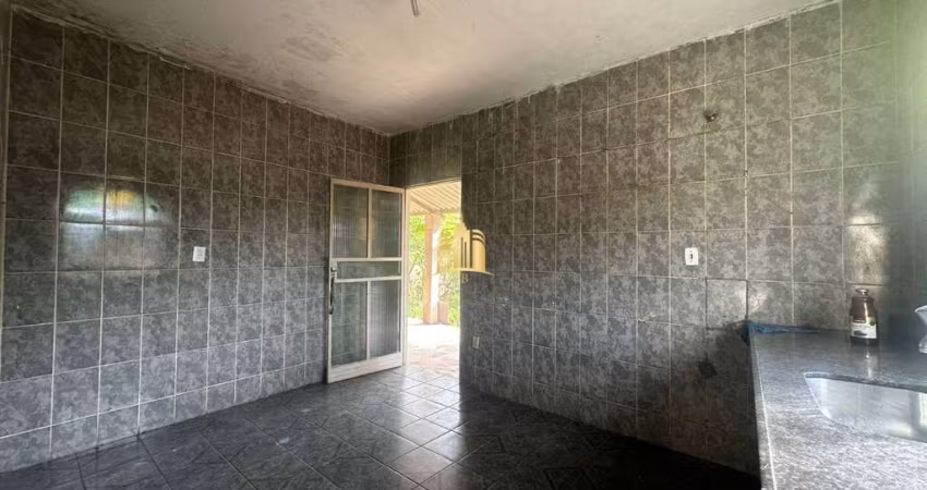 Casa Duplex à Venda em Caracóis de Baixo: 6 Quartos, 2 Suítes - Invista Já!