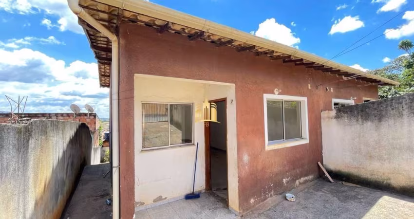 Casa à Venda Santa Cecília: 2 Quartos Espaçosos, Lote 180m²!