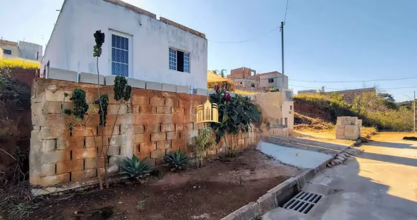 Casa à venda recanto do passaredo: 2 quartos, 200m², varanda e garagem!