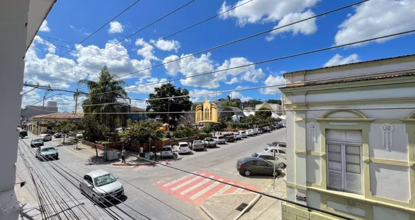 Sala Comercial para Locação no Centro de Esmeraldas 130m² com 5 Salas