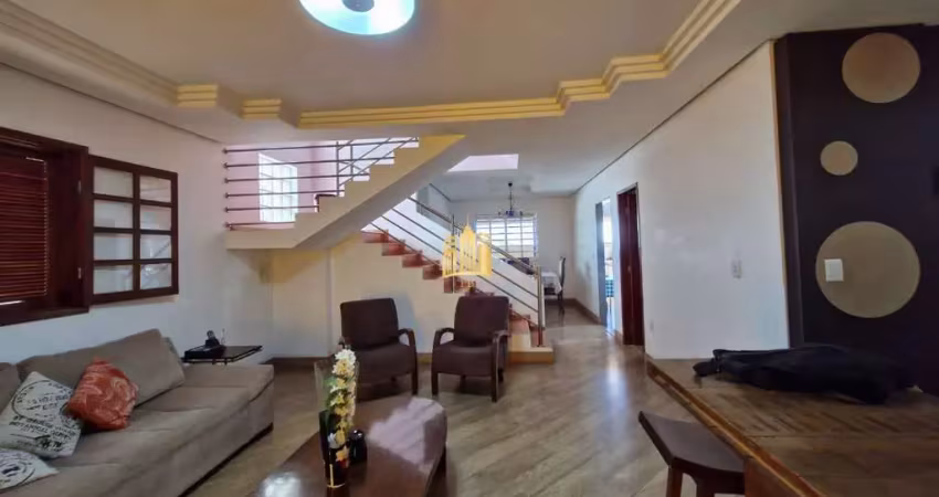 Casa 3 Quartos (1 Suíte) Bairro Europa, Contagem: Área Gourmet e Aquecedor Solar