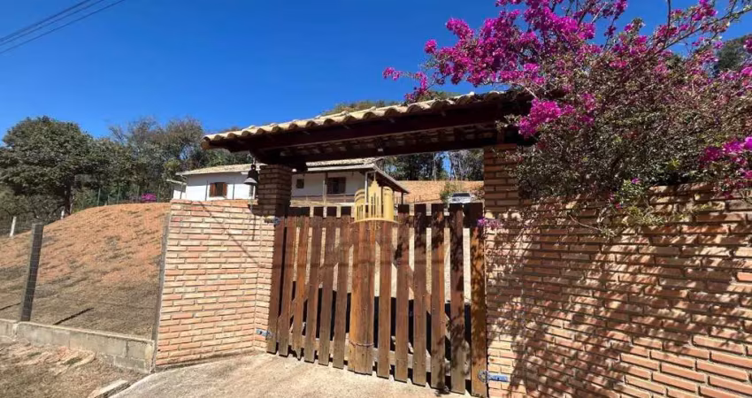 Sítio condomínio quinta das esmeraldas: habite-se, 3 quartos (2 suítes), área gourmet, 4 banheiros ? r$ 750 mil