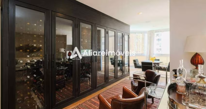 Apartamento c/ 3 quartos, 2 suítes e 6 vagas, 394m², à venda no Condomínio Edifício Miraflores, no bairro Itaim Bibi, por 8.200.000,00