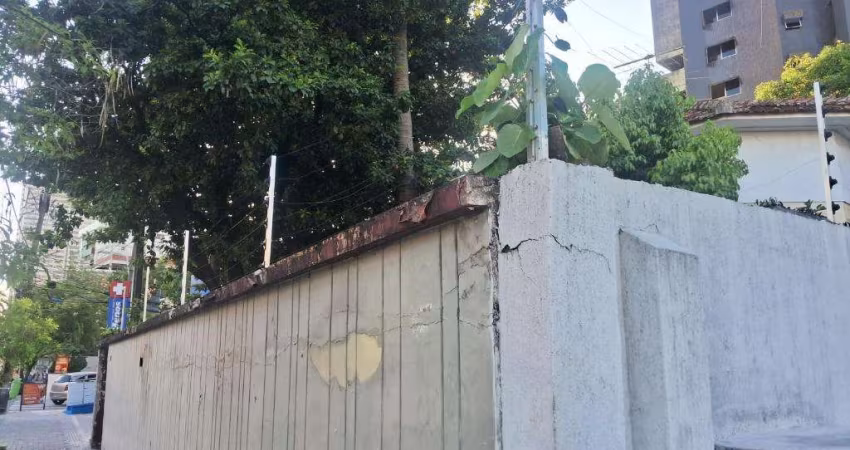 VENDO EXCELENTE CASA NA AVENIDA DEZESSETE DE AGOSTO PROXIMO  AO SHOPPING PLAZA