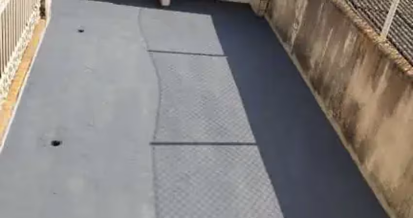 Alugo imovel assobradado com 03 dormitorios sendo uma suite na vila tatetuba