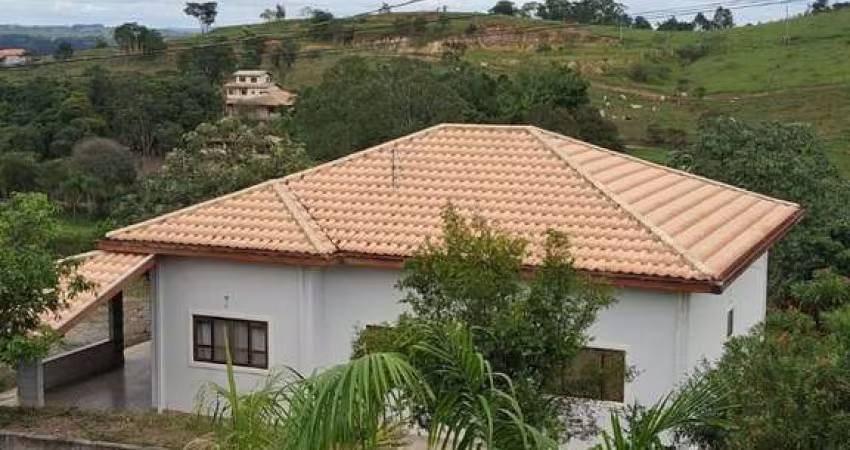 Chácara à venda em condomínio fechado nas Chácaras Marambaia – Caçapava/SP | 3.000m² com casa espaçosa e vista deslumbrante!
