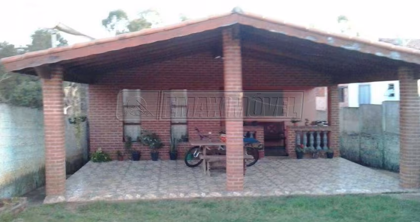 Casa em Bairros em Araçoiaba da Serra