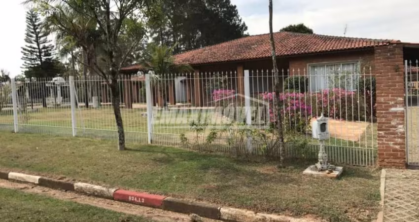 Casa com 4 Quartos sendo 2 suítes em Itu